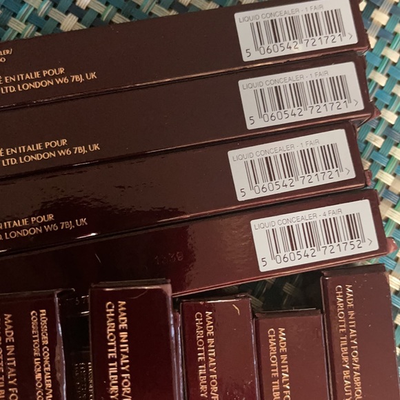 Charlotte Tilbury Magic Away Concealer - Picture 14 of 16